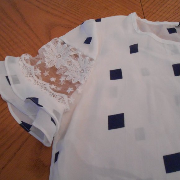 Blouse - Picture 2 of 3